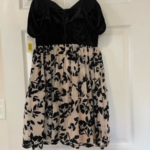 Semi-formal dress; Size: 1; Color: Nude/Black; Brand: Jodi Kristopher
